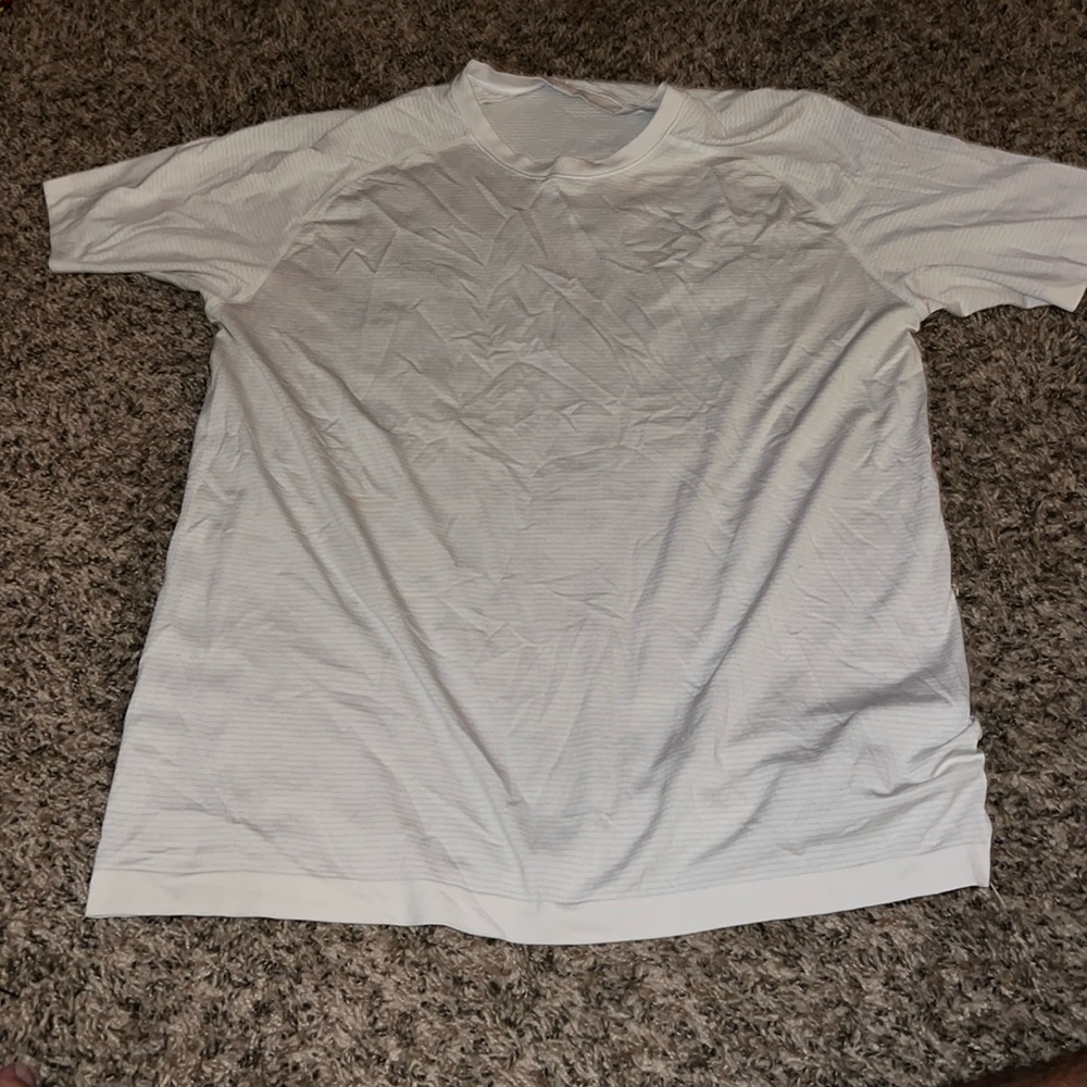 Men’s Lululemon size extra large T-shirt